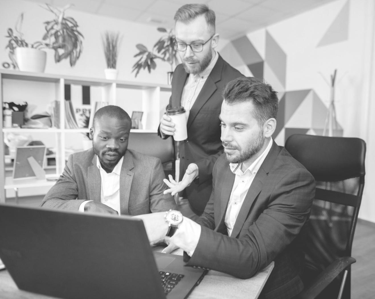 Équipe sophelvarin travaillant sur une stratégie d'entreprise